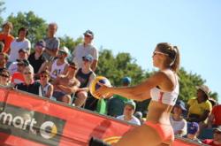 排球赛场焦点！俄罗斯队对阵巴西队，关键一战，双方鏖战至最后一刻