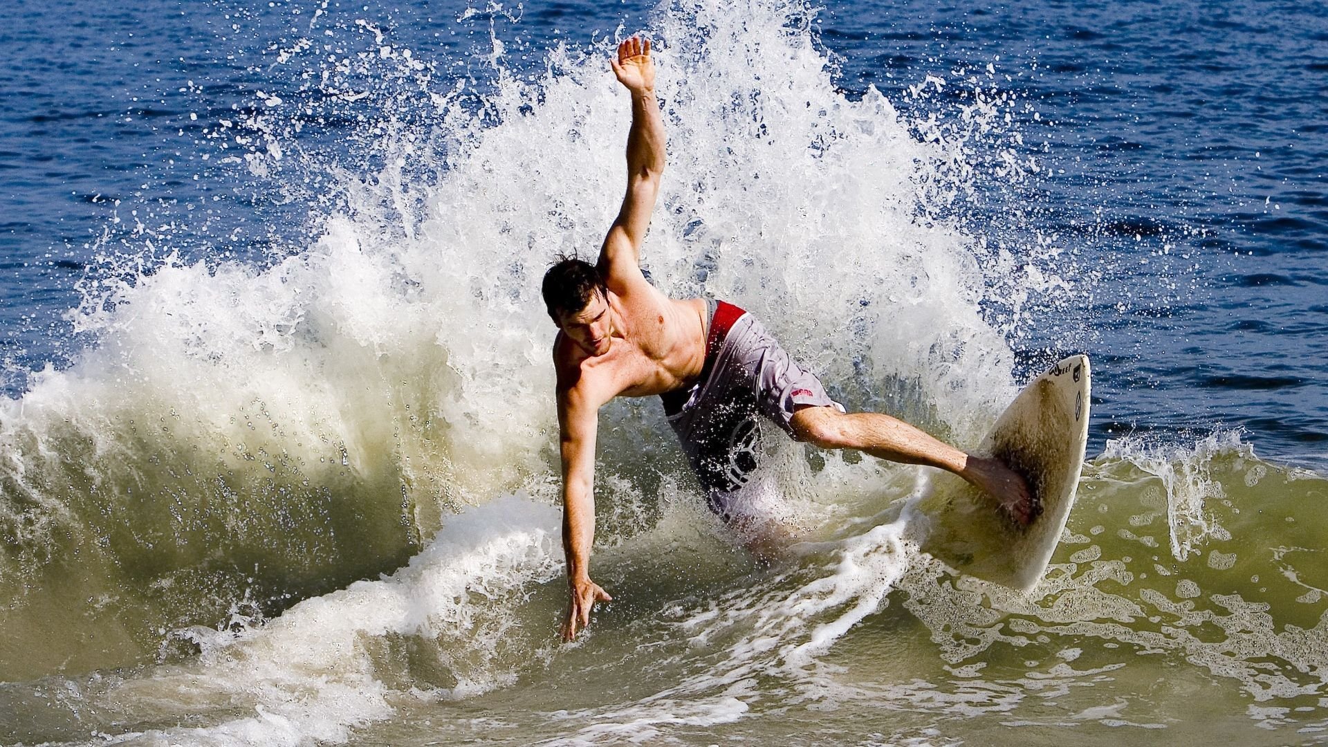 篮球赛场焦点！法国队对阵德国队，压哨绝杀，引爆全场观众欢呼